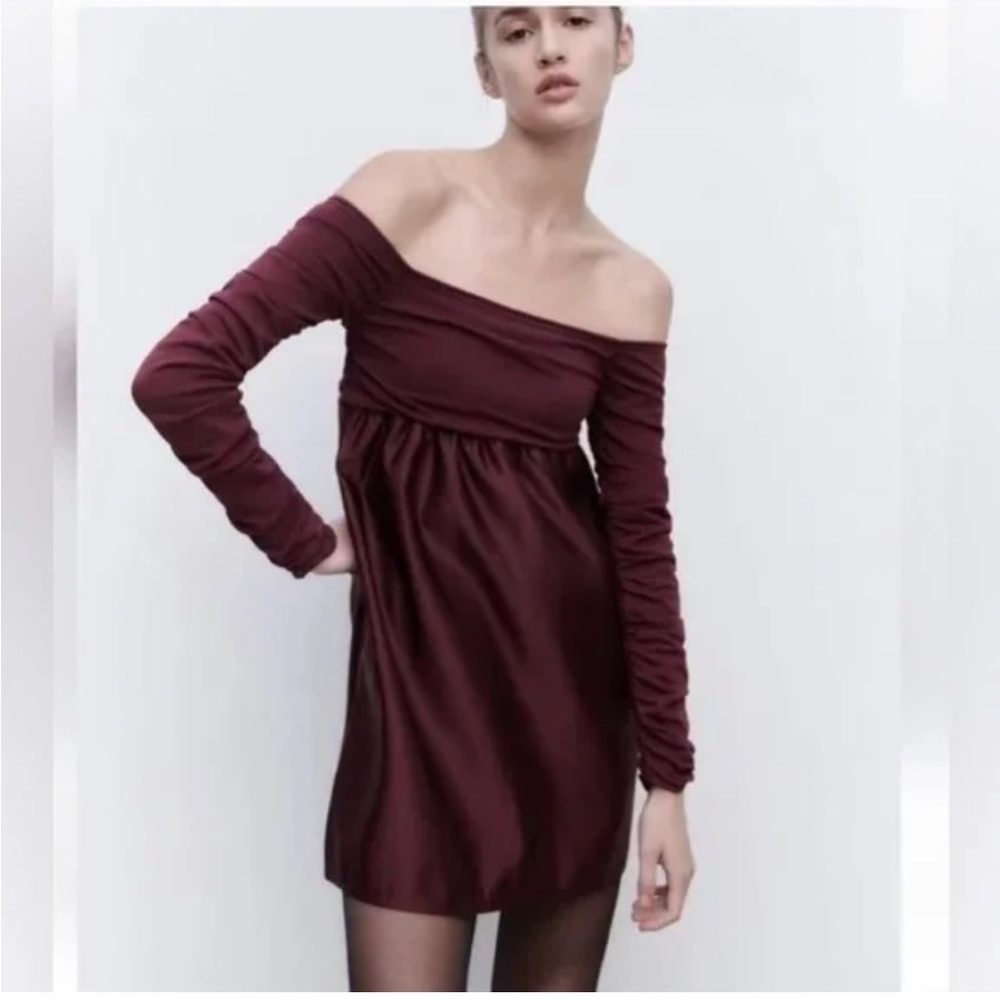 ZARA Burgundy Off The Shoulders Ruched Mini Dress Size Medium